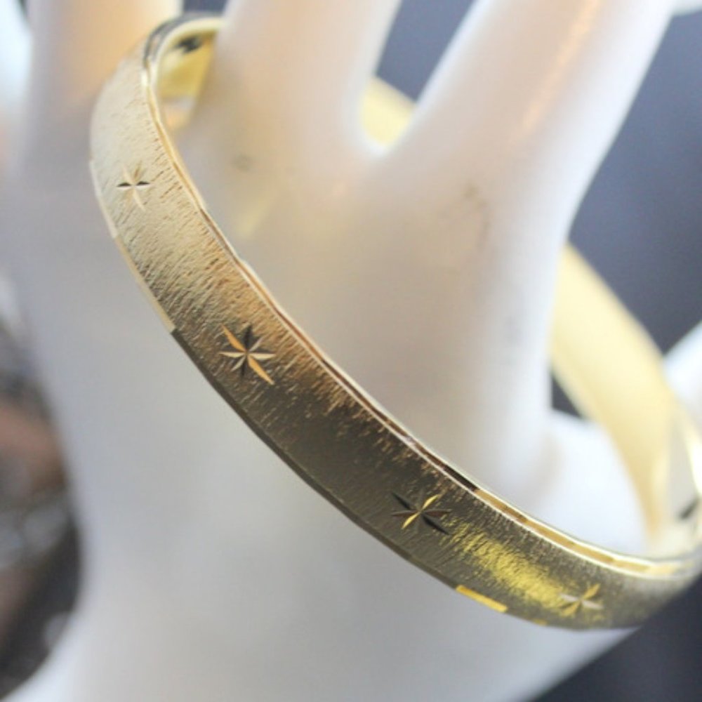 Monet Signed Star Bangle Bracelet Gold Tone